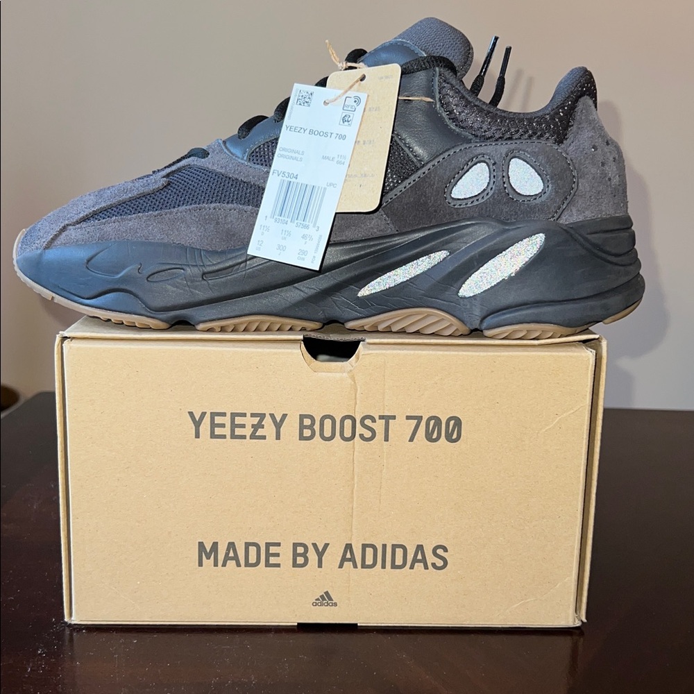 Adidas Yeezy Boost 700 Utility Black